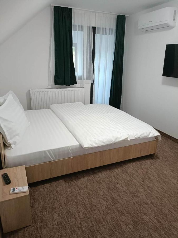 Casa Venus Hotel Sînmartin Buitenkant foto